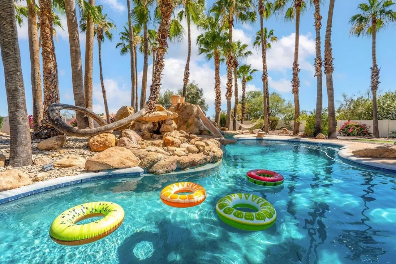 Resort Style Estate, 2 Houses, Putt-Putt Course, B-Ball Court, Heated Pool Scottsdale 0*,