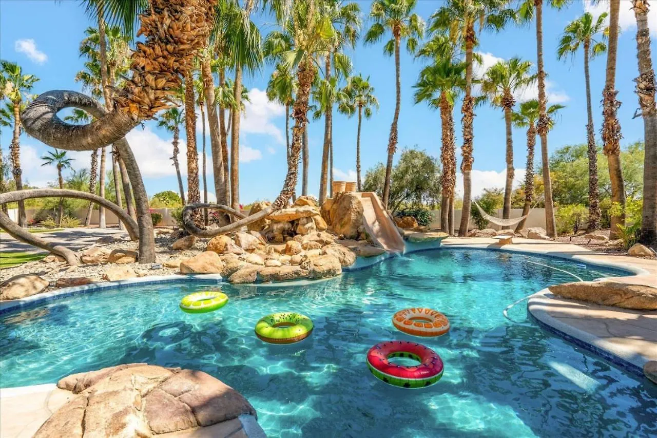 Villa Resort Style Estate, 2 Houses, Putt-Putt Course, B-Ball Court, Heated Pool Scottsdale