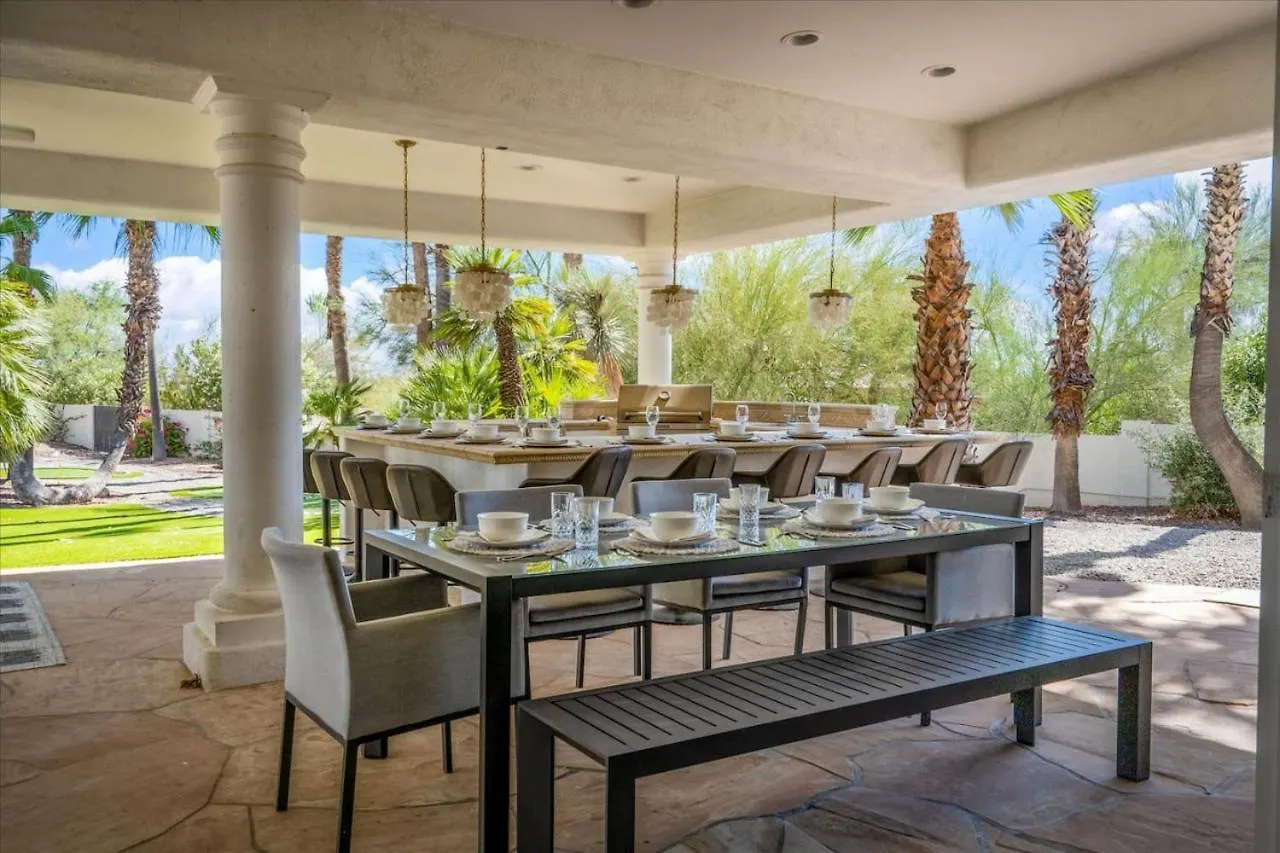 Villa Resort Style Estate, 2 Houses, Putt-Putt Course, B-Ball Court, Heated Pool Scottsdale
