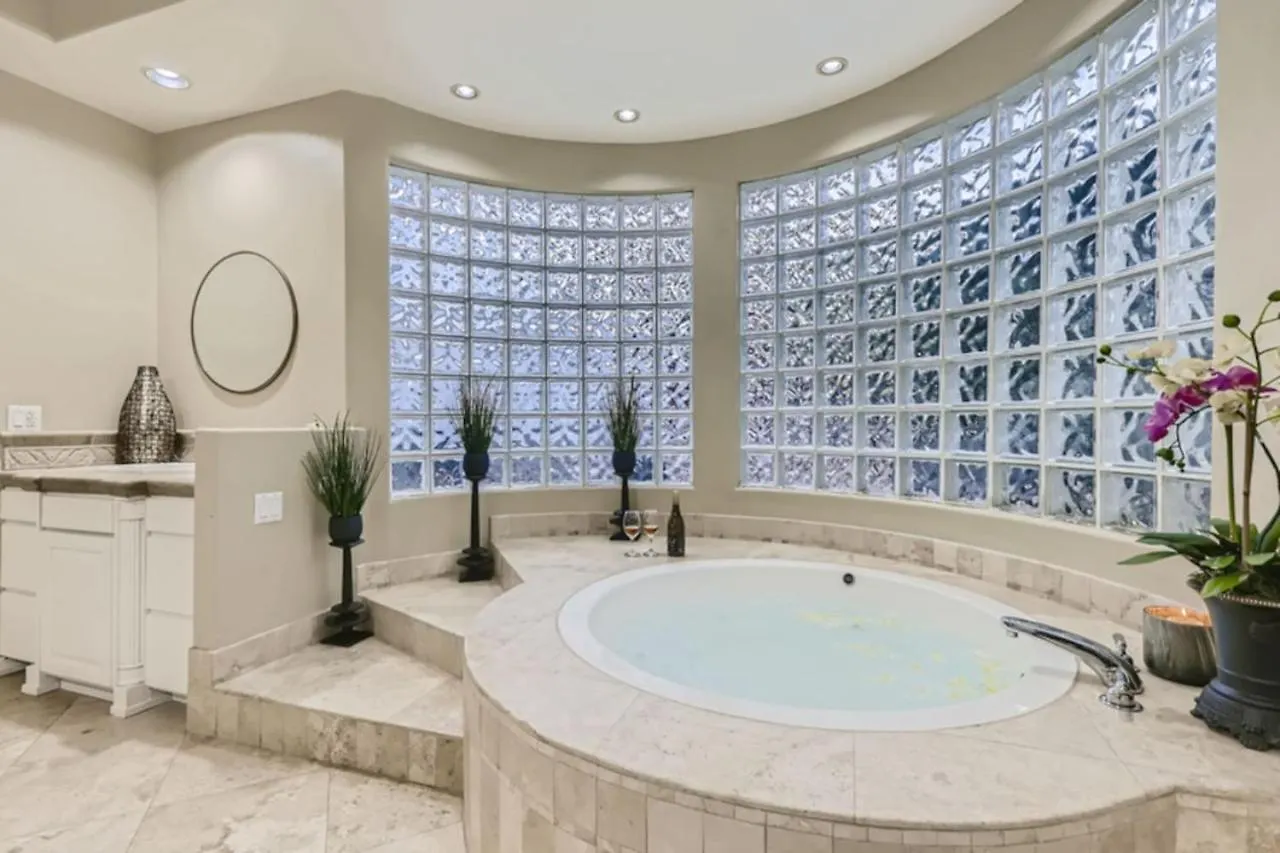 Resort Style Estate, 2 Houses, Putt-Putt Course, B-Ball Court, Heated Pool Scottsdale 0*,  United States