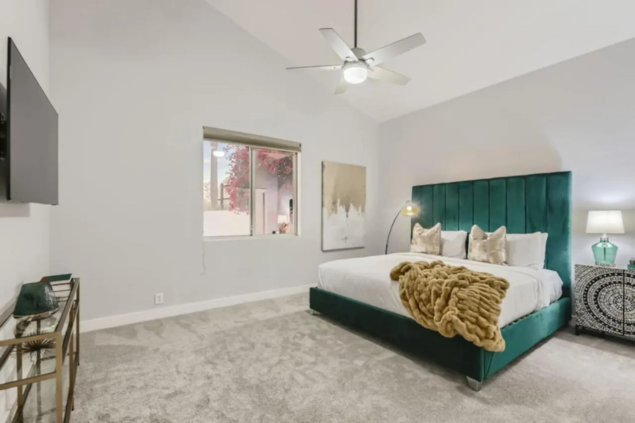 Resort Style Estate, 2 Houses, Putt-Putt Course, B-Ball Court, Heated Pool Scottsdale United States