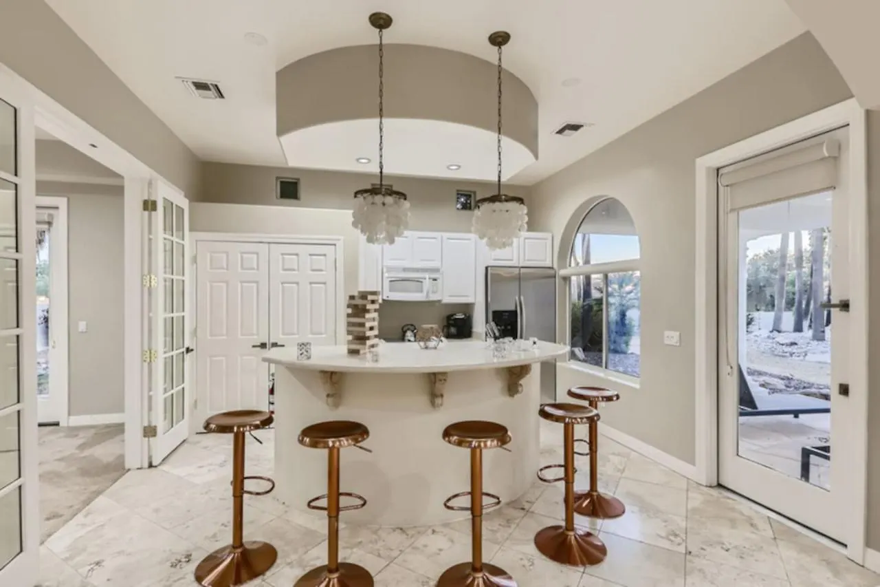 Resort Style Estate, 2 Houses, Putt-Putt Course, B-Ball Court, Heated Pool Scottsdale 0*,