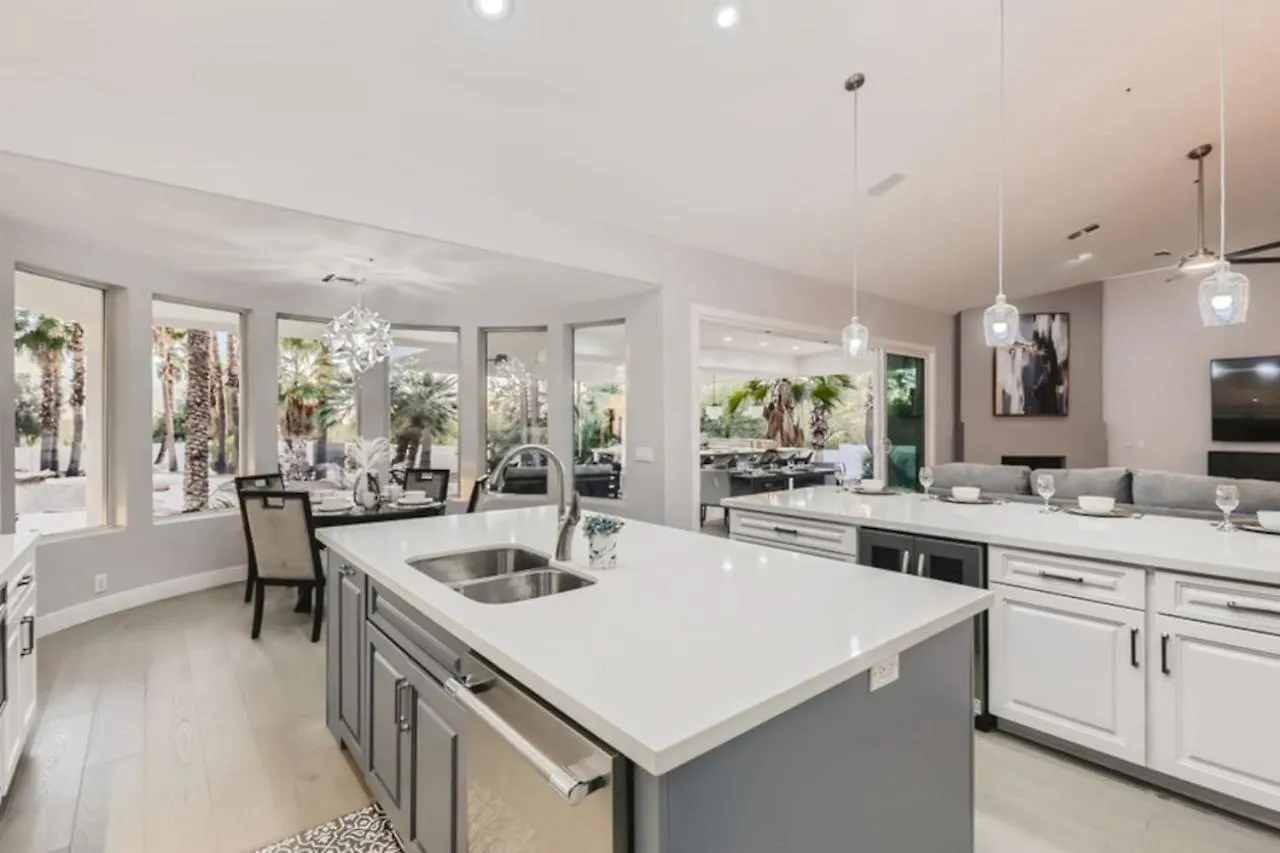 Resort Style Estate, 2 Houses, Putt-Putt Course, B-Ball Court, Heated Pool Scottsdale 0*,  United States